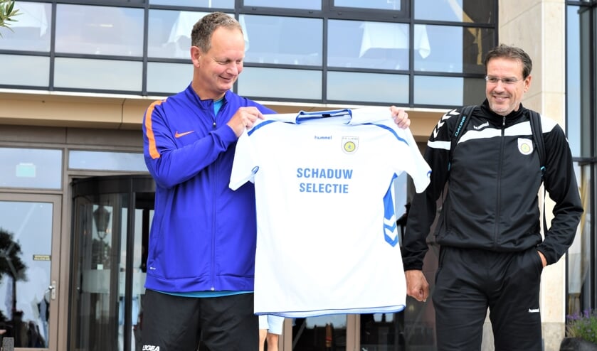 De sponsors van FC Lisse fungeren als schaduwselectie. Zo krijgen zij meer binding met het eerste elftal en komen ze letterlijk in beweging.