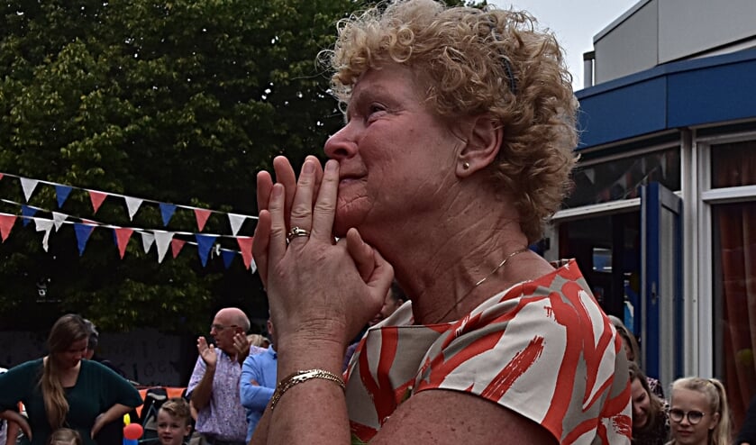 Blondi van der Woude was duidelijk geëmotioneerd bij het onthaal. | Foto: Piet van Kampen