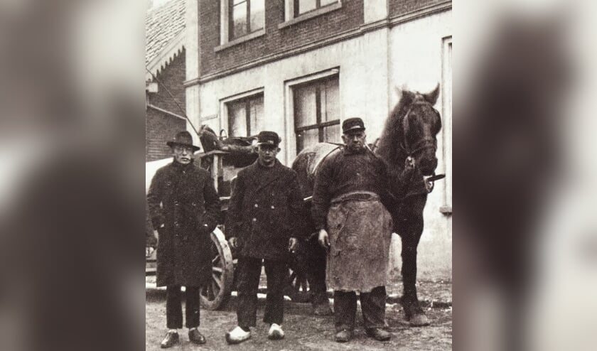 De Hillegomse vuilniswagen in de jaren ‘30. | Foto: archief SVvOH.