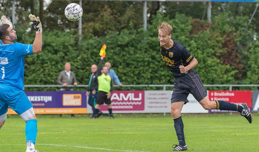 Daan van Moorsel kopt zijn tweede doelpunt binnen. | Foto Paul Lichtenbeld