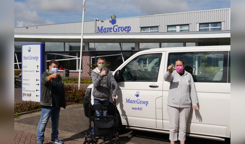 Suzanne, Walat en Salem maken mondkapjes bij de MareGroep. | Foto: pr.