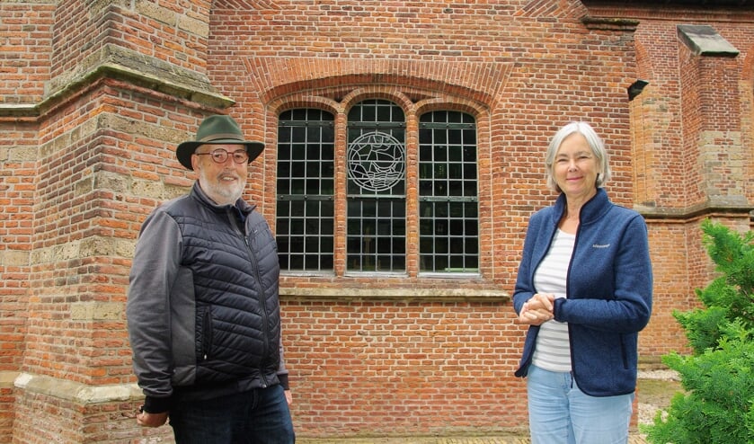 Aad den Heijer en Marianne Smit: 'Ons Groene Kerkje ziet er weer fris uit, en iedereen is er welkom!' |