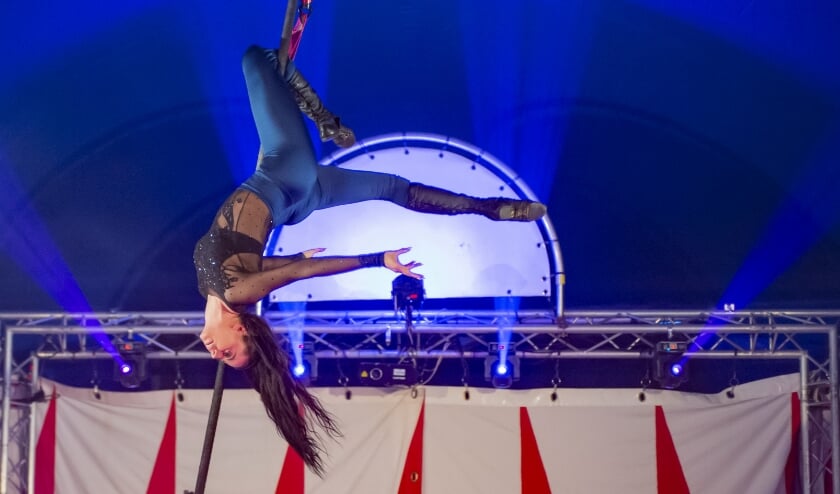 Acrobate Anna Jednorowicz van Magic Circus.