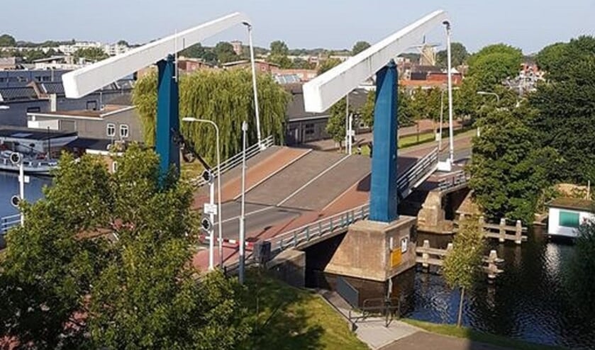 Afgelopen maandagochtend kon de Sandtlaanbrug vanwege de hitte even niet meer dicht. | Foto: B. de Mooij