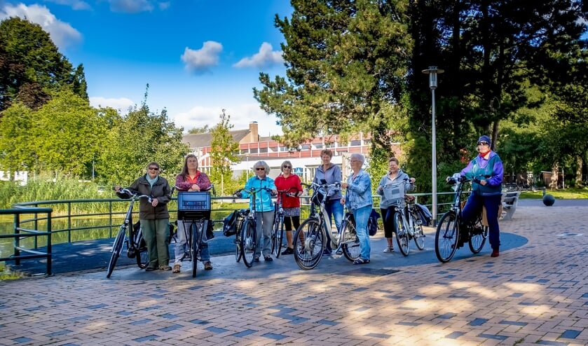 De gloednieuwe Fietsgroep Leiderdorp klaar voor de start.
