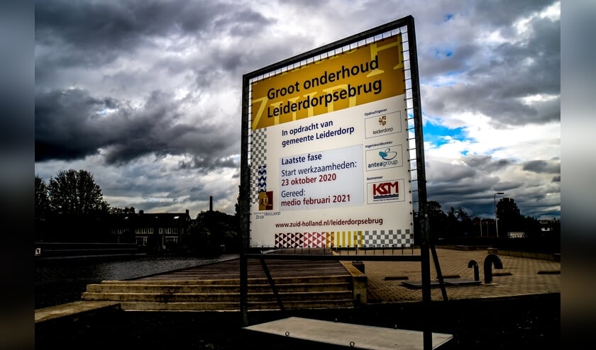 <p>Ter hoogte van het Limesaquaduct staat een bord om het vaarverkeer alvast te wijzen op het aanstaande onderhoud van de Stierenbrug. </p>
