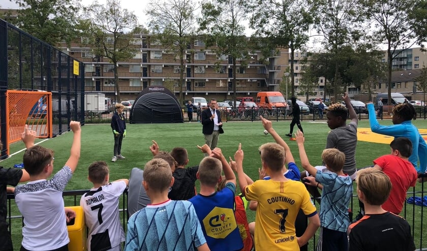 Wethouder Adger van Helden opent het nieuwe seizoen van Sjors Sportief/Creatief.