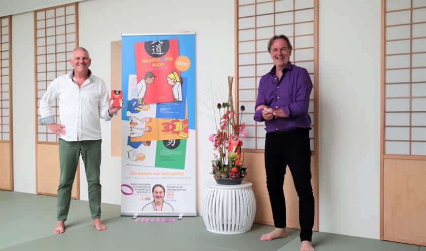 Judopedagoog Yos Lotens (r) met Rob van der Hoorn. | Foto KDvdGun