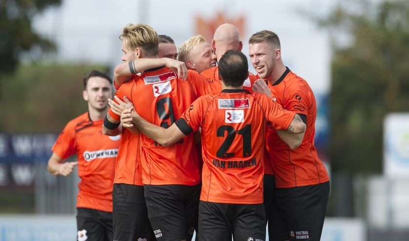 V.v. Katwijk had alweer een reden voor een feestje. | Foto: OrangePictures