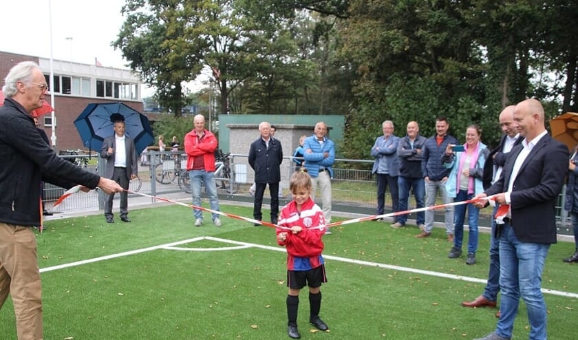 Cyara Molenkamp, speelster van Foreholte JO8-4, mag de twee nieuwe velden openen.