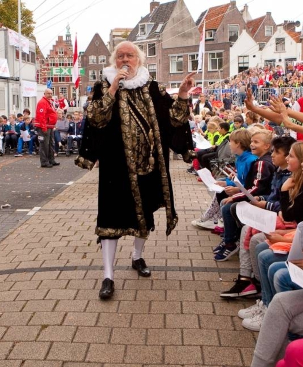 Burgemeester van der Werf in pre-coronatijd.