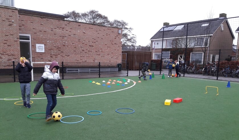 <p>Lekker buiten sporten om even het hoofd leeg te maken tijdens de digitale schooldag. | Foto: MV</p>