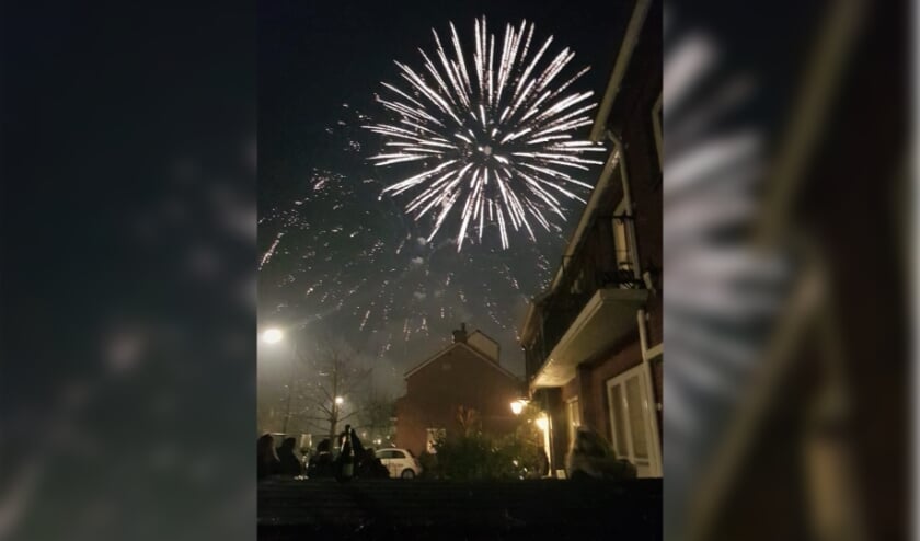 <p>Coronavuurwerk op de Grunerielaan in Oegstgeest. |</p>