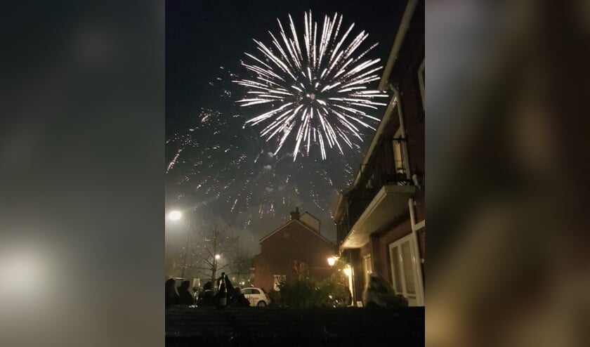 <p>Coronavuurwerk op de Grunerielaan in Oegstgeest. | </p>
