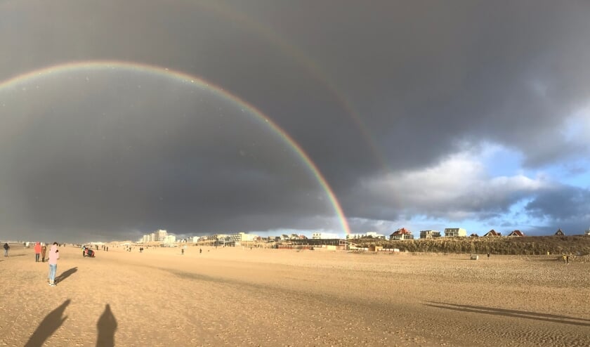 <p>Noordwijk onder een dubbele regenboog. | Foto: Martin Borsboom</p>