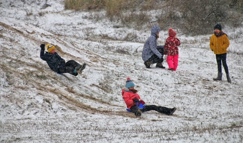 <p>Met een dun laagje sneeuw lukte het toch om naar beneden te sleeën.</p>