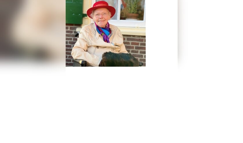 <p>'Neem elke dag zoals-ie komt en blijf positief' is het devies van de hoogbejaarde dame. | Foto en tekst: Caroline Spaans. </p>