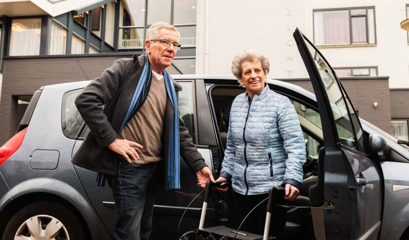<p>Een Automaatje rijdt in eigen auto een inwoner naar een gewenste bestemming. | Foto: archief</p>