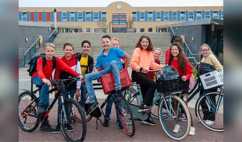 <p>Docenten en leerlingen beantwoorden op 3 maart vragen van aankomende brugklassers. | Foto: pr.</p>