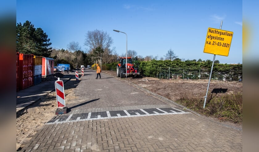 <p>Werkzaamheden op de Nachtegaallaan. | Foto: Adrie van Duijvenvoorde</p>