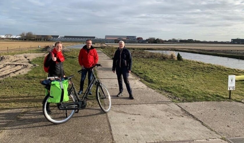 <p>Marieke van Duijn, Paul Witteman (PvdA Teylingen) en Ingrid Verdegaal (Elsgeesterhof). | Foto: pr.</p>