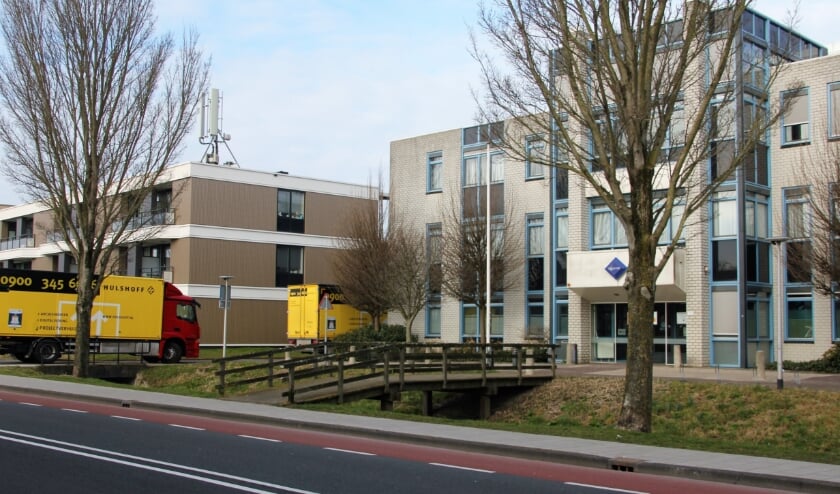 Wel of geen aankoop, de verhuiswagens maken duidelijk dat de politie gaat vertrekken.
