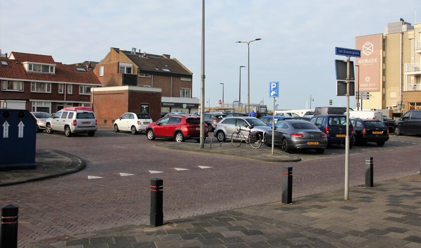 <p>Een appartementenhotel op deze plek op het Jan Kroonsplein stuit op bezwaar van omwonenden. Foto: WS</p>