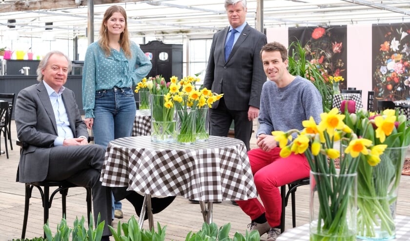 <p>Romy Ruigrok met Kees van der Zwet, Lars Flinkerbusch en Andries Middag. </p>