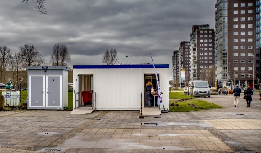 <p>Het tijdelijke stemlokaal op het Statendaalderplein, bij winkelcentrum Winkelhof. </p>