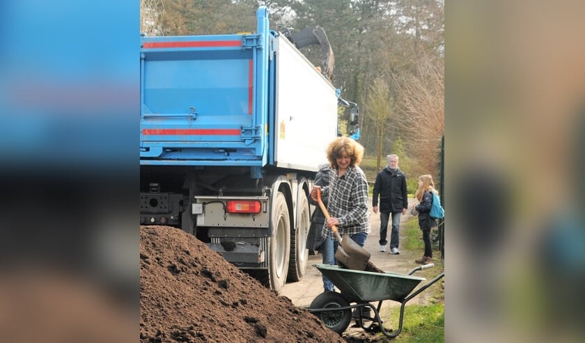 Deze week rijdt Meerlanden naar zo'n 100 locaties om gratis MeerCompost te brengen.