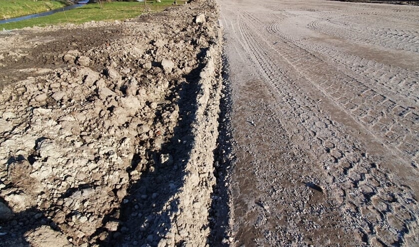 <p>In het ophoogmateriaal – Beaumix – voor de tijdelijke N206 in Valkenburg zijn batterijrestanten gevonden. | Foto: pr</p>