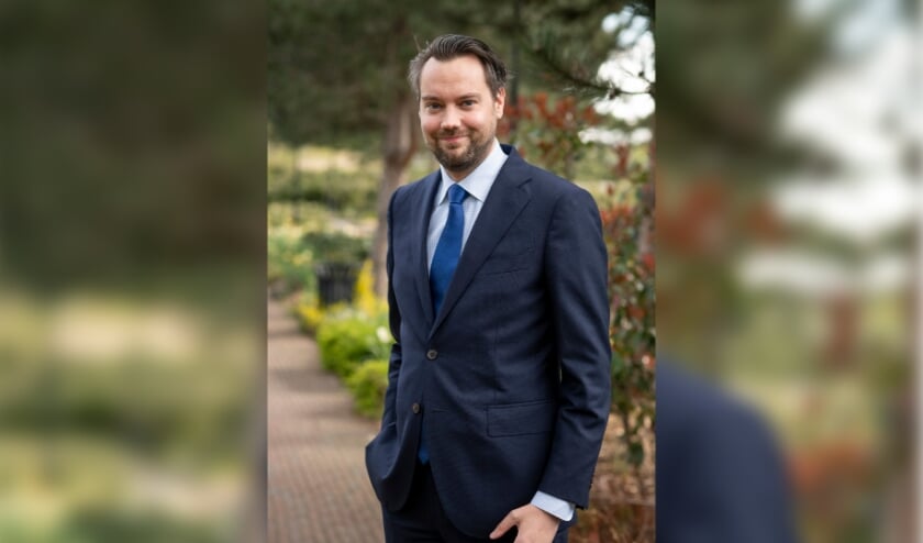 <p>De nieuwe D66-wethouder Jeffrey van Haaster gaat al wandelend kennismaken met inwoners en organisaties in Lisse.</p>