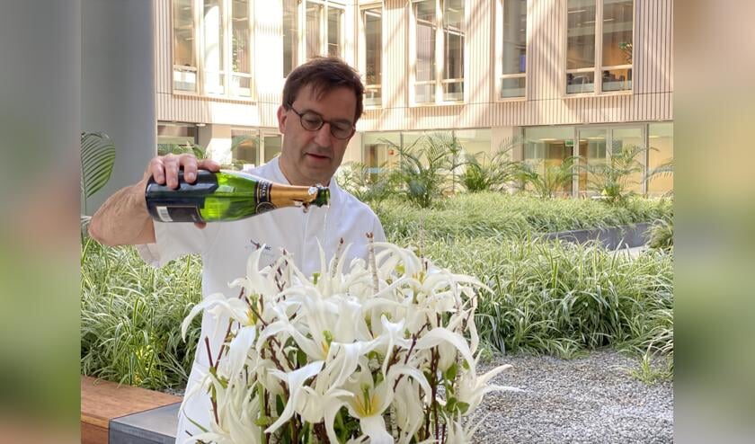 <p>In het Erasmus MC doopte Diederik Gommers de tulp Healthcare. | Foto: pr</p>