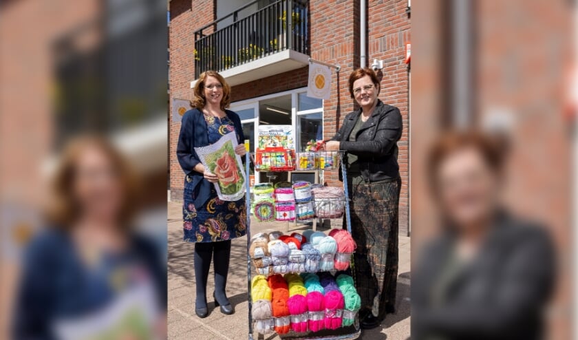 <p>Burgemeester Breuer en de Voorhoutse onderneemster Wendie Homan. | Foto: pr.</p>