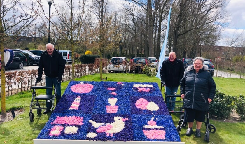 <p>Cliënten van het Raamwerk werkten samen aan bloemmozaïeken. | Foto: PR </p>