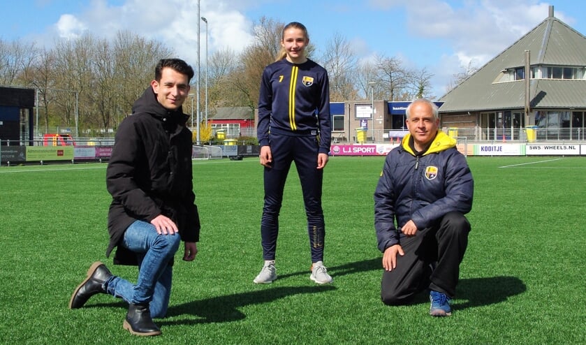 <p>Floortje Bol met haar FCO-trainers Kubilay Isik en Bram Veldman. | Foto Willemien Timmers</p>