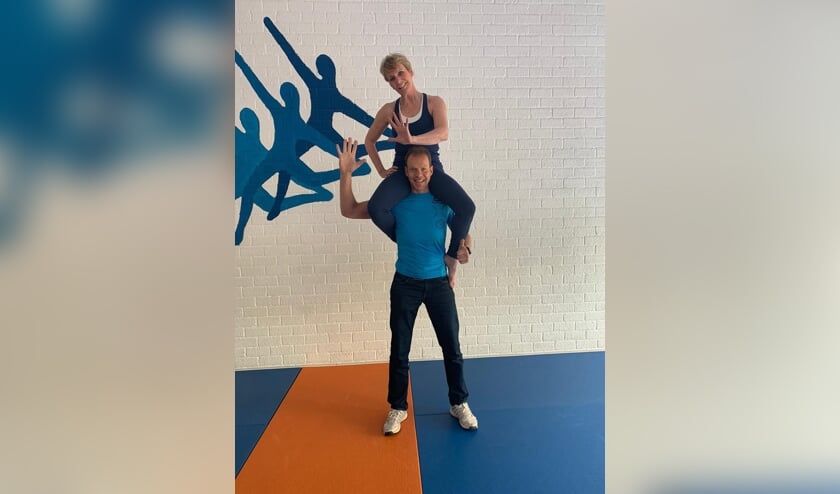 <p>Roger en Marion van Houdt hopen dat heel veel Leiderdorpers meedoen aan hun jubileum workout. | Foto: PR</p>