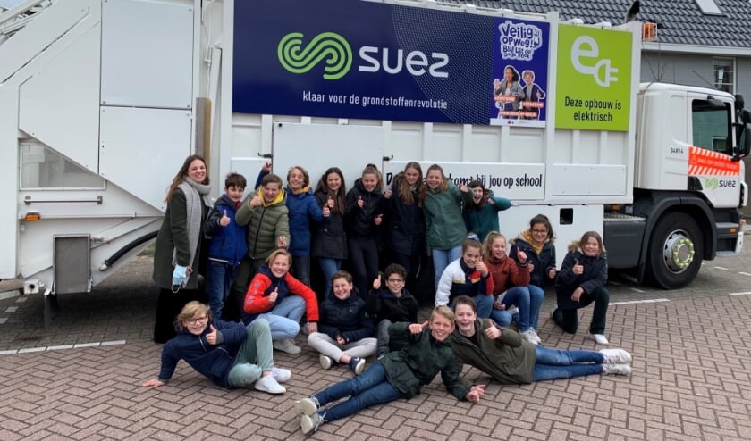 <p>Groep 8 van de Koningin Julianaschool weet nu hoe belangrijk het is om als fietser buiten de dode hoek van vrachtwagens te blijven. </p>