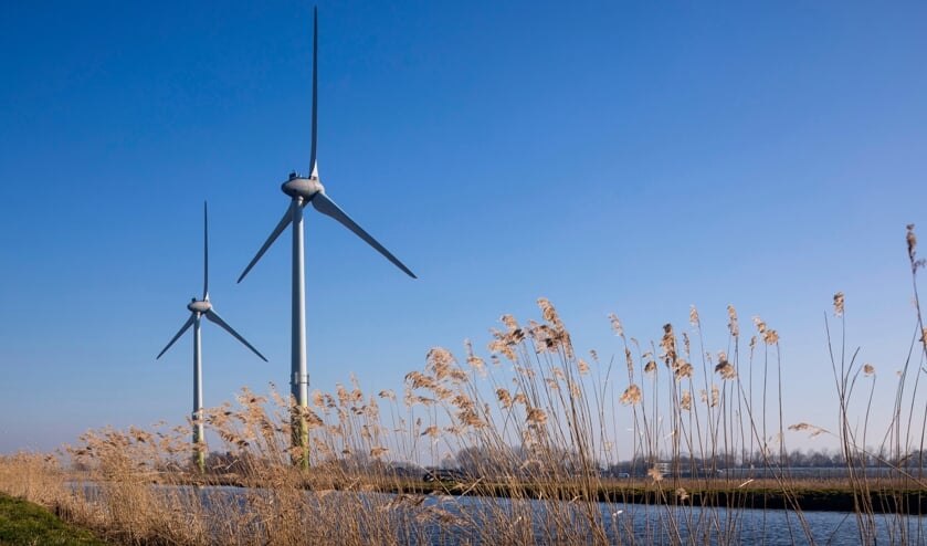 <p>De Watergeuzen, de windmolens langs de A4-bij de afslag Leiden-Zoeterwoude. | Foto: Wijnand Slut</p>