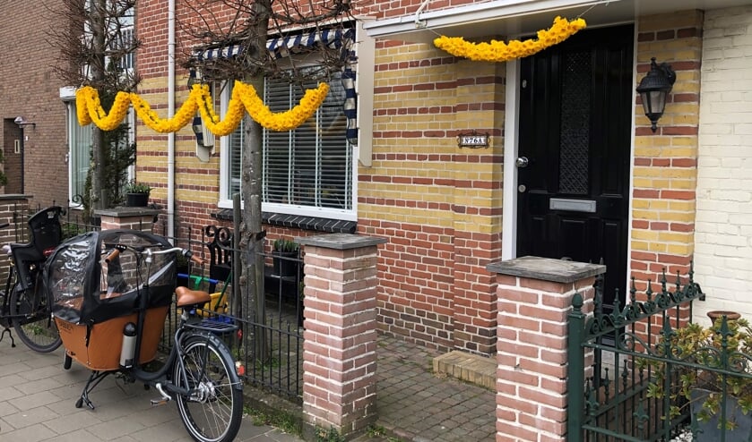 <p>De geelgekleurde bloemenslingers hangen er mooi bij. | Foto: met dank aan Dick van Egmond.</p>