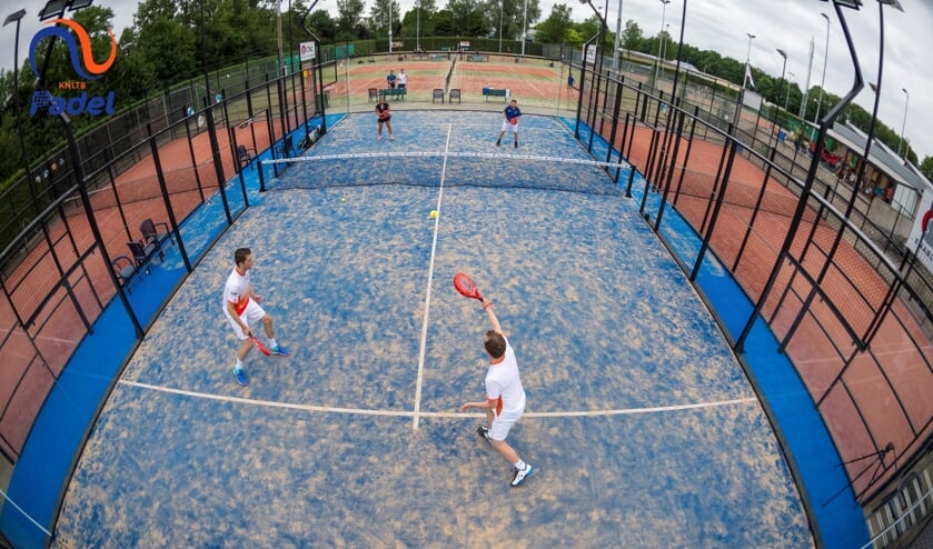 <p>Vanaf juli kan er bij KLTV ook padel worden gespeeld. | Foto: KNLTB</p>