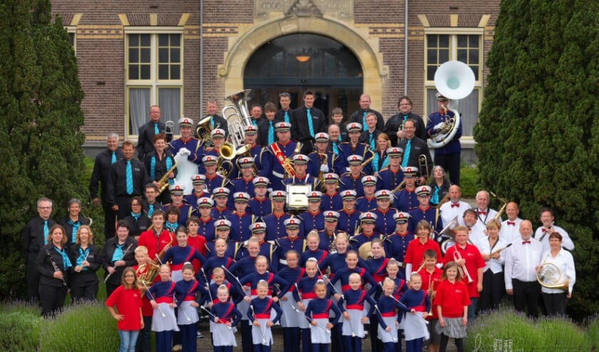 <p>De Harmonie, Marchingband, Vrije Tijds Orkest, Leerlingenorkest en Majorettes. | Foto: Steven Bemelman.</p>