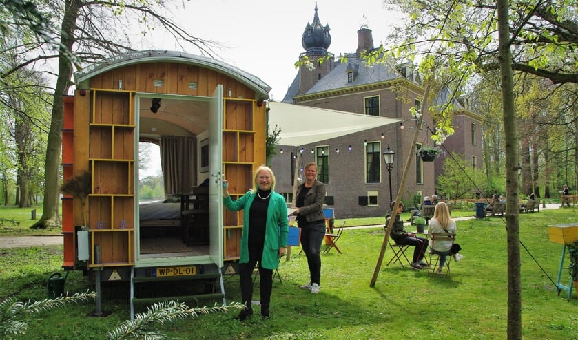<p>Het Pop-Up Streekhuis staat weer bij Kasteel Oud Poelgeest. | Foto Willemien Timmers</p>