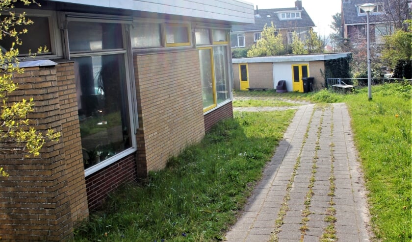 <p>Links een van de twee lokalen en achterin de opslagruimte van de voormalige peuterspeelzaal Harlekijntje. | Foto: WS</p>