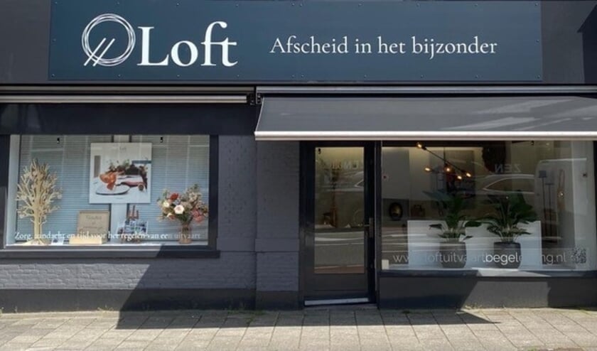<p>Het pand van Loft Uitvaartbegeleiding ligt nét in Bennebroek, aan de Rijksstraatweg. | Foto: PR</p>